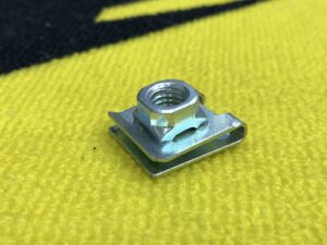 Клипса крепления защиты двигателя SUR-RON Light bee